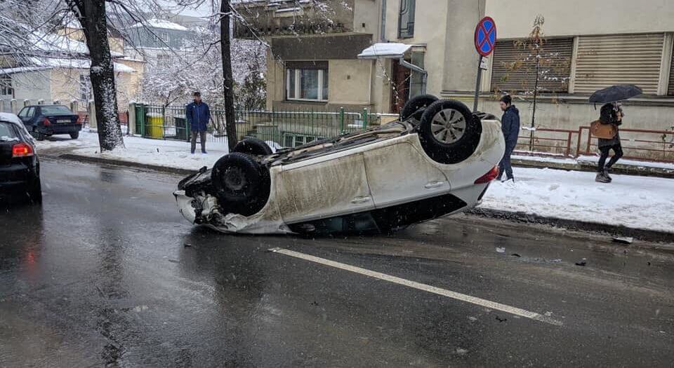 Masina Rasturnata In Urma Unui Accident Rutier In Iasi Ziar