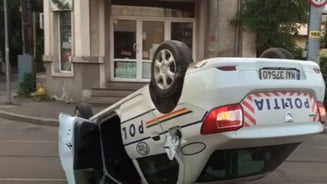 Un-politist-baut-aflat-in-misiune-s-a-rasturnat-cu-masina-dupa-un-accident