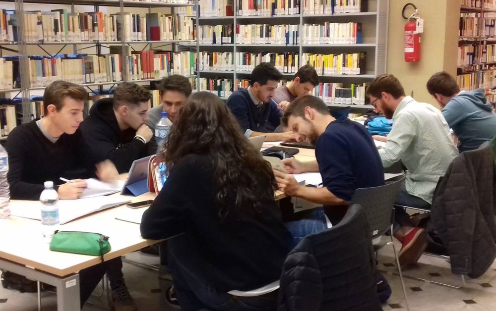 studenti-biblioteca-tortona