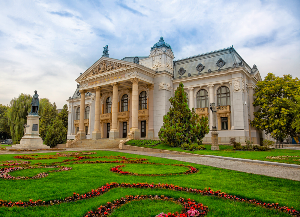 Teatrul-National-Vasile-Alecsandri-din-Iasi_318159440