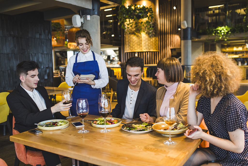 group-eating-restaurant