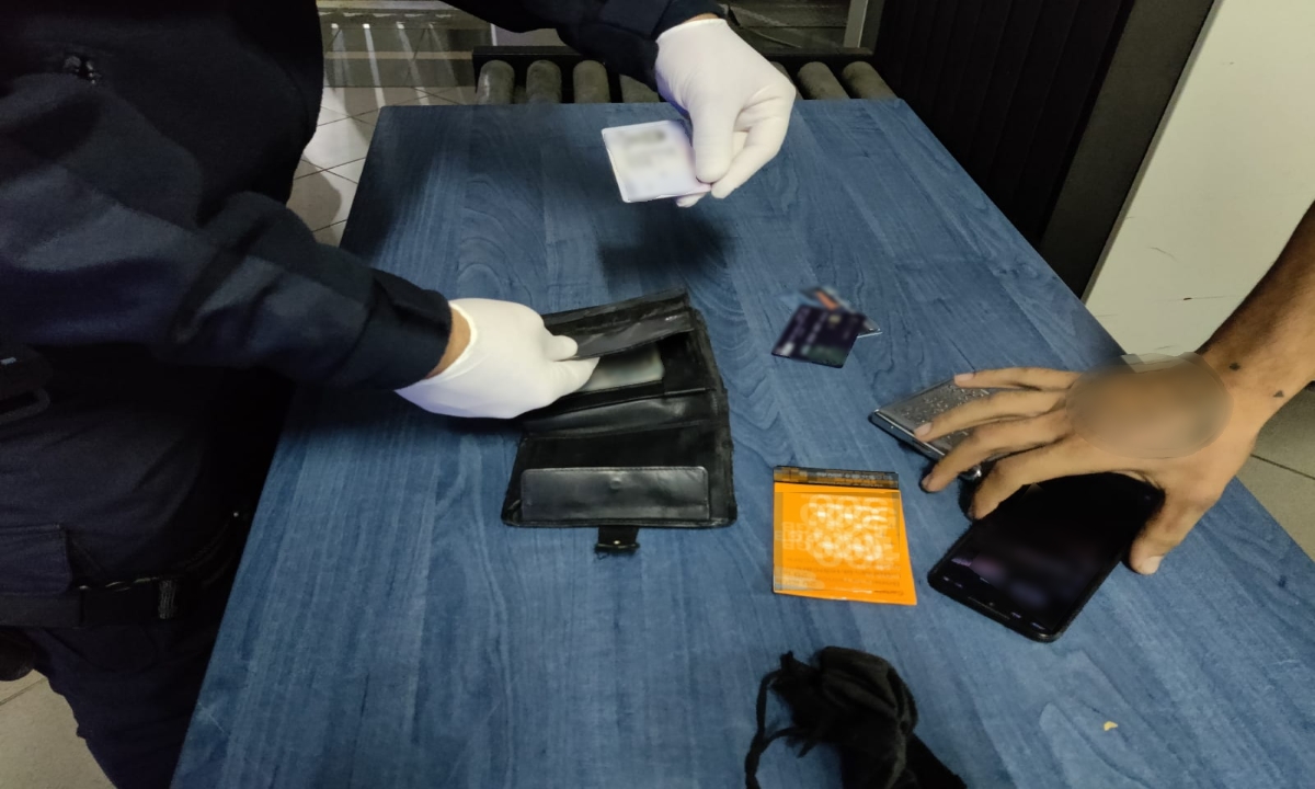 Documente false ce trebuiau să ajungă în Olanda descoperite la Sculeni1